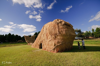 Illustration for article titled Japan's Straw Beasts Are Huge, Wonderful, and Highly Flammable